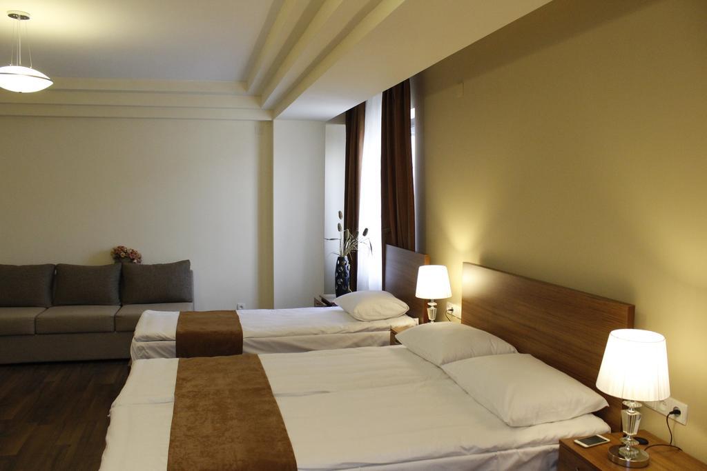 5Th Floor Guest House Erivan Exterior foto